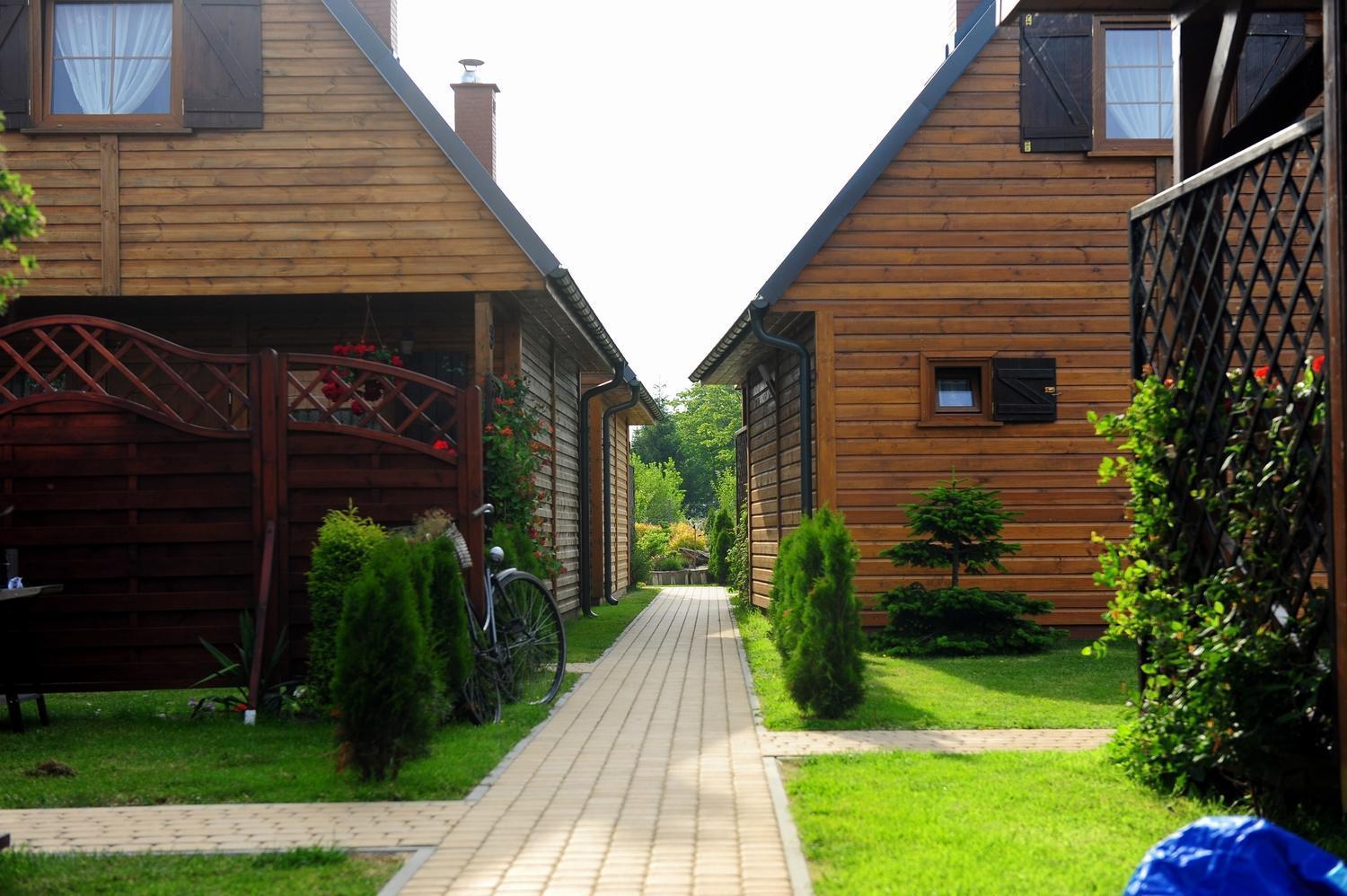 Caloroczne Domki Nad Morzem I Jeziorem Jezierzany Luaran gambar