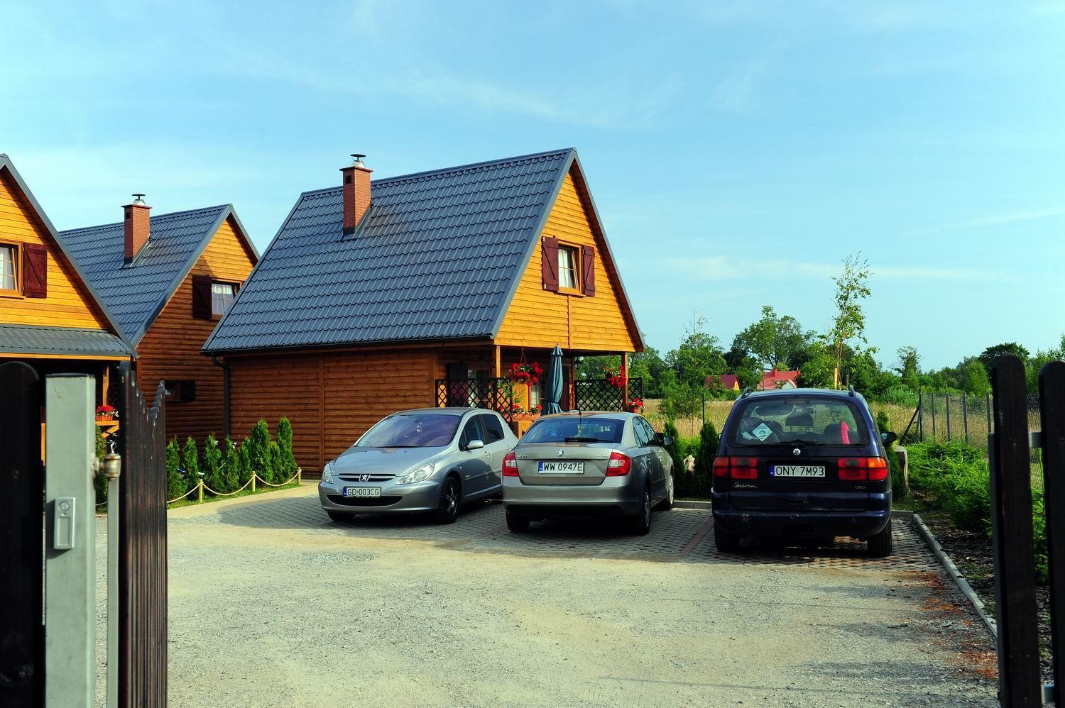 Caloroczne Domki Nad Morzem I Jeziorem Jezierzany Luaran gambar