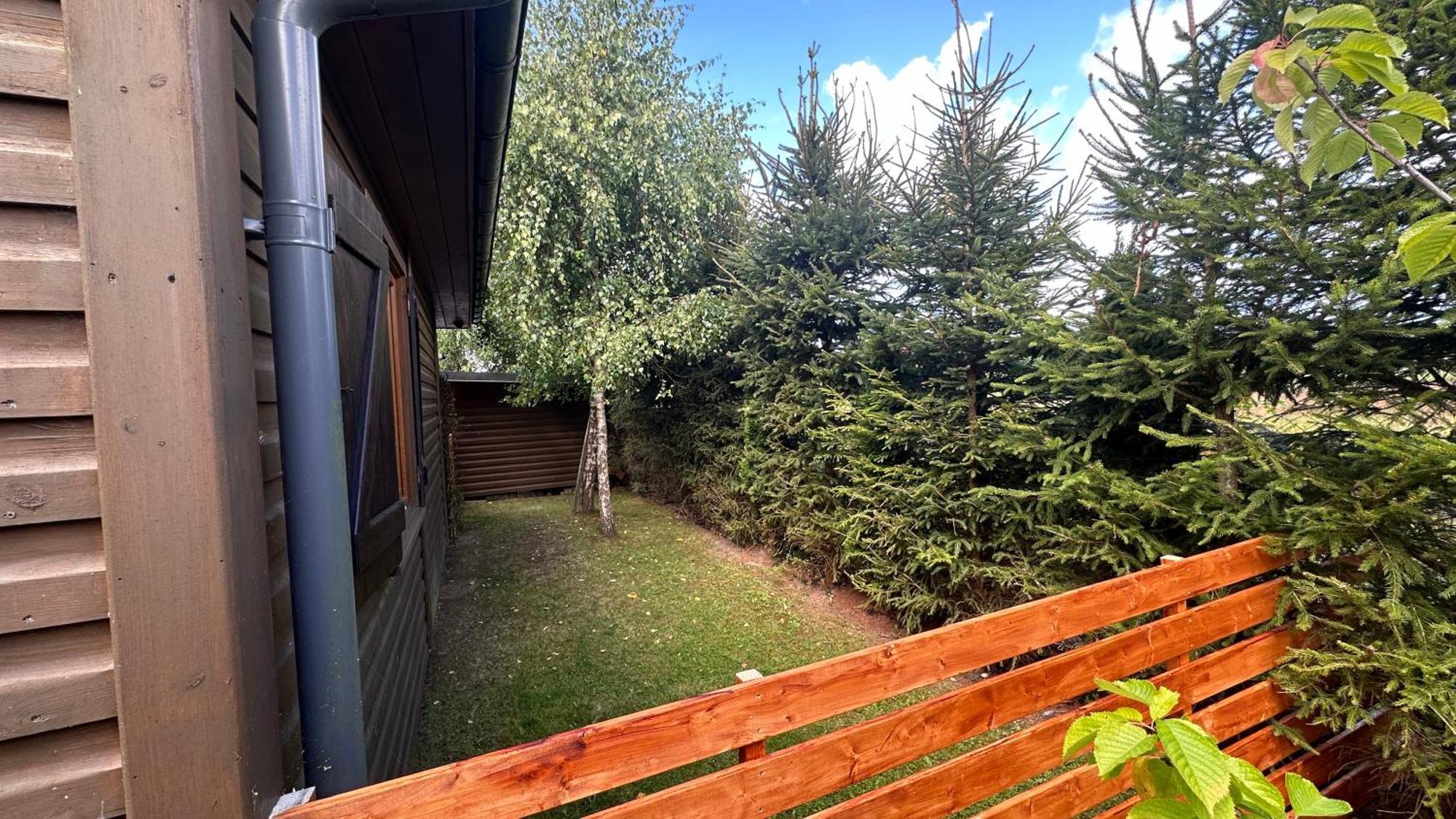 Caloroczne Domki Nad Morzem I Jeziorem Jezierzany Luaran gambar
